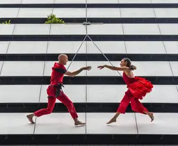 Wall dance — 3